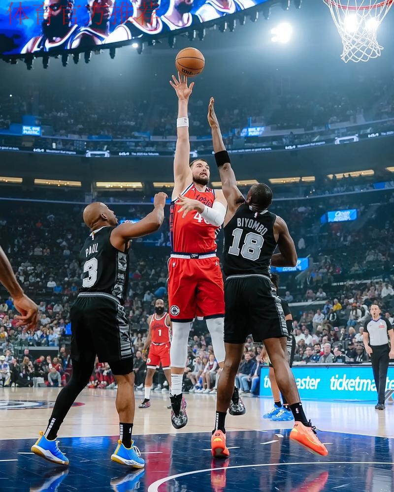 伊维察-祖巴茨半场出战17分钟,3投2中得到4分7篮板 伊维察-祖巴茨半场出战17分钟,3投2中得到4分7篮板